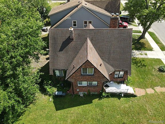 3rd image of 16174 Kentfield St