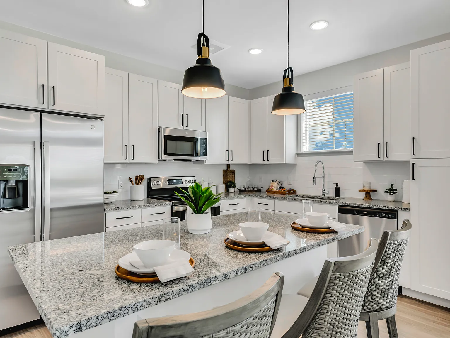 Atlas Bluewood Apartments — Photo 1