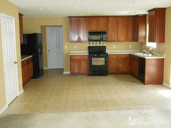 2nd image of 2080 Liberty Hts