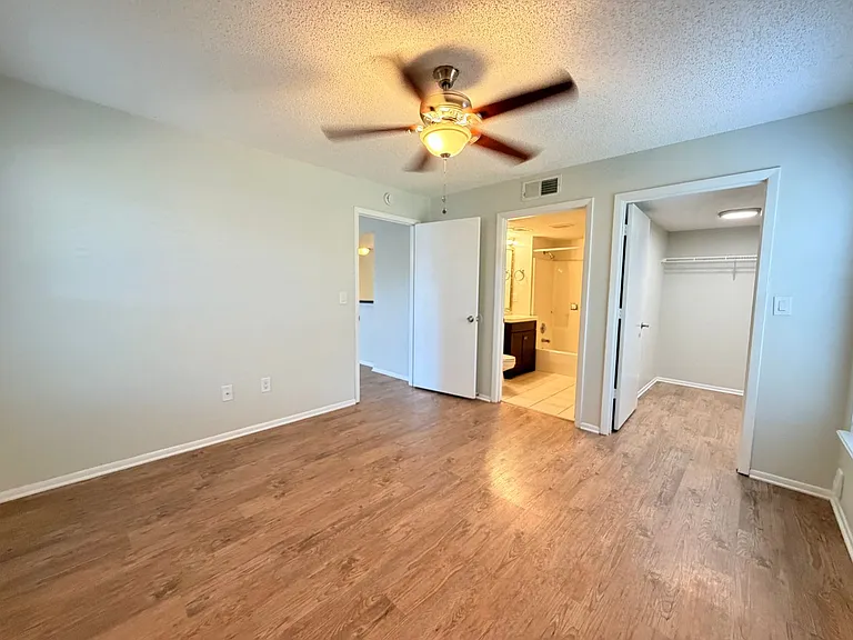 Glenbrooke Apartments — Photo 18