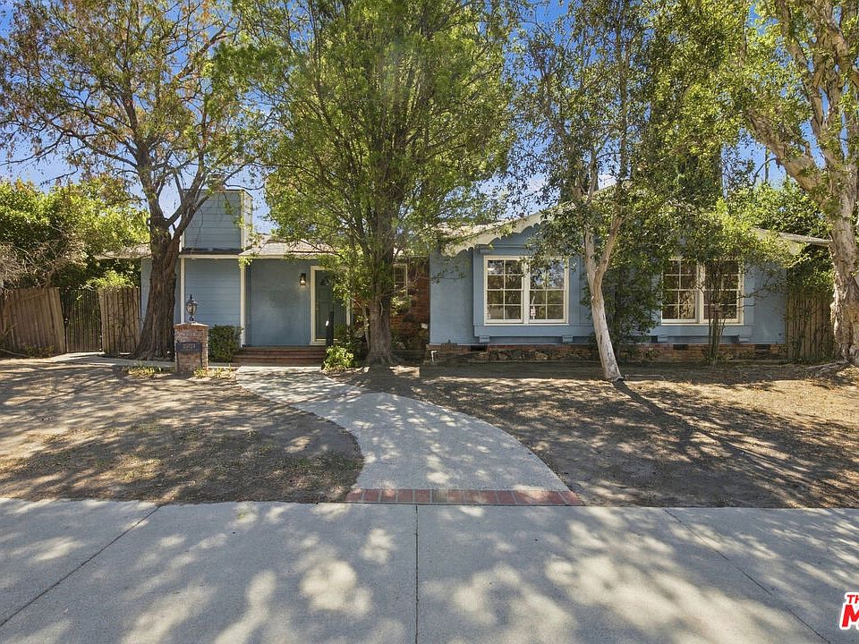 1st image of 20724 Chatsworth St