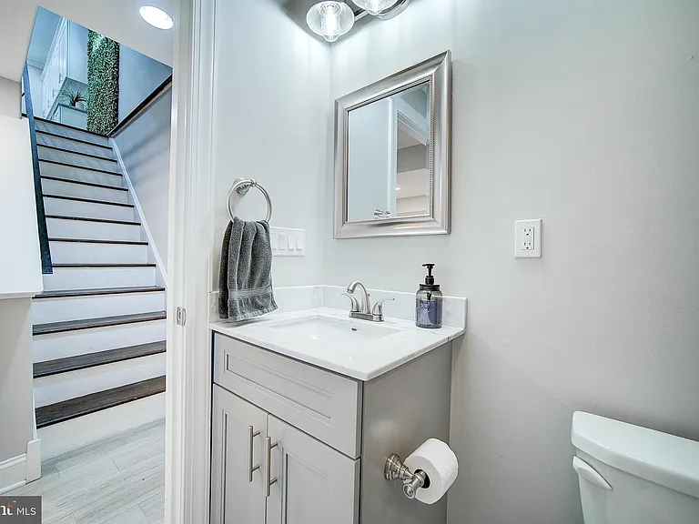 1513 S Lambert St — Photo 12