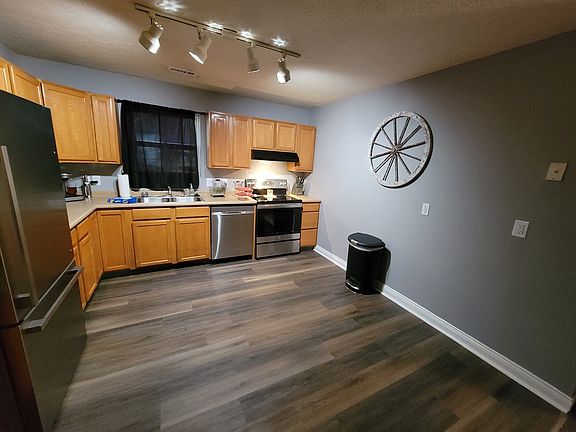 3rd image of 220 W Center St