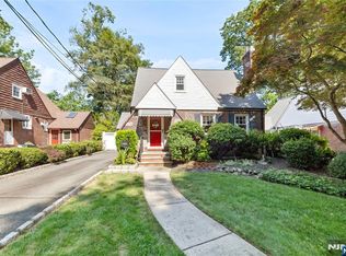 1161 Kensington Rd, Teaneck, NJ 07666