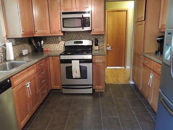 3rd image of 7109 Jeannie Ave