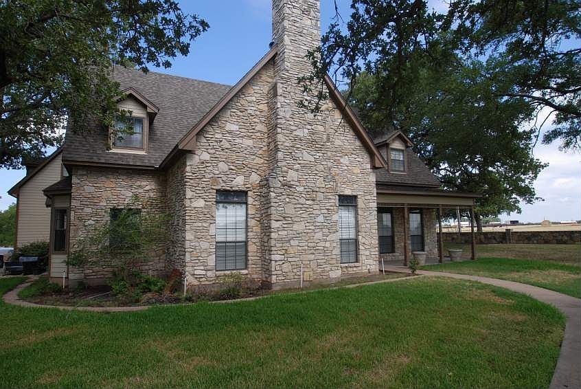 2nd image of 2020 Meander Rd