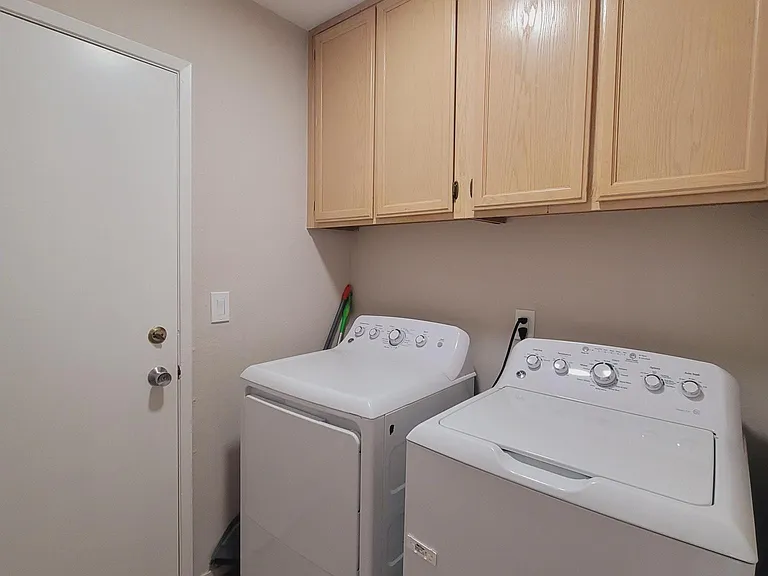 Agustine Cir — Photo 22