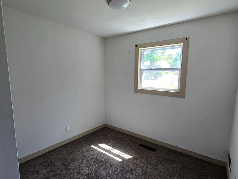 3317 SE Bryant St — Photo 5
