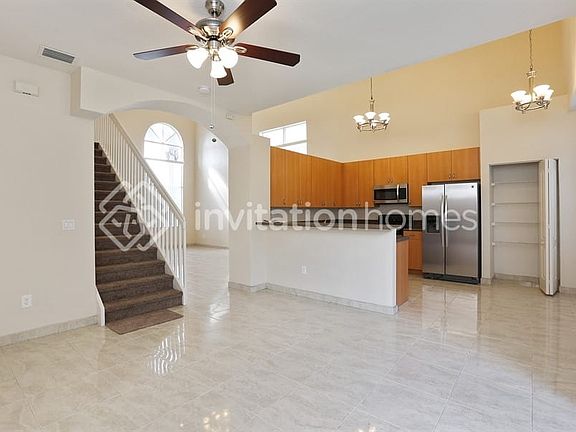 5th image of 1537 NE 37th Pl