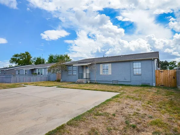 9 Becca Court, Brookshire, TX 77423