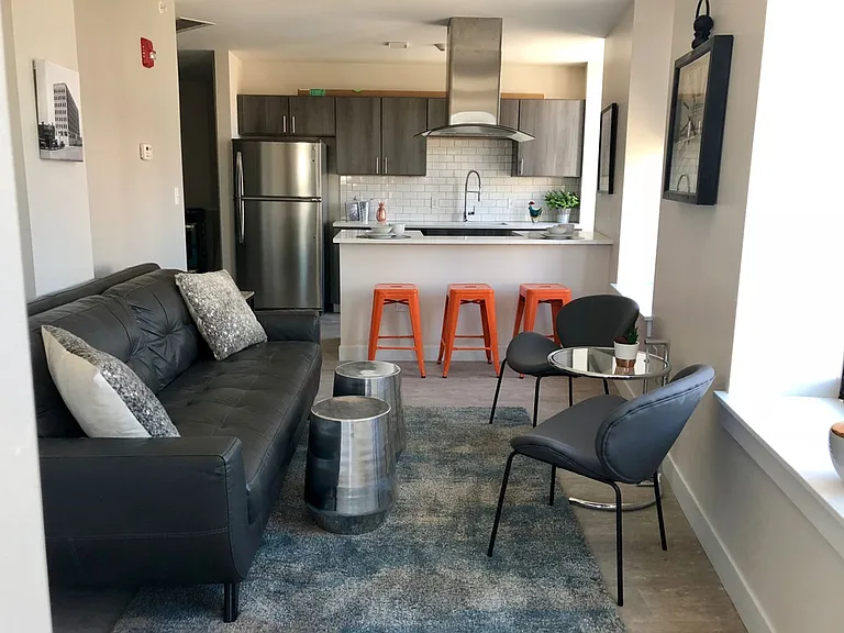 65 W Broad St — Photo 3