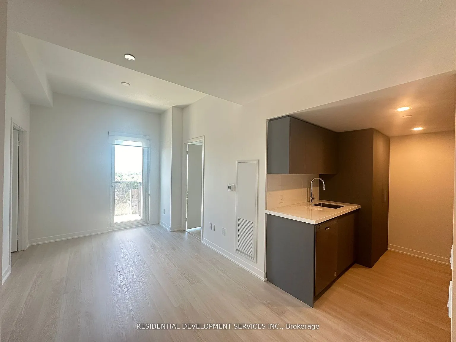 Nordic Condos — Photo 4