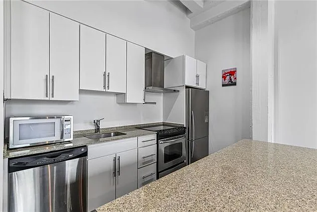 835 Julia St #12 — Photo 7