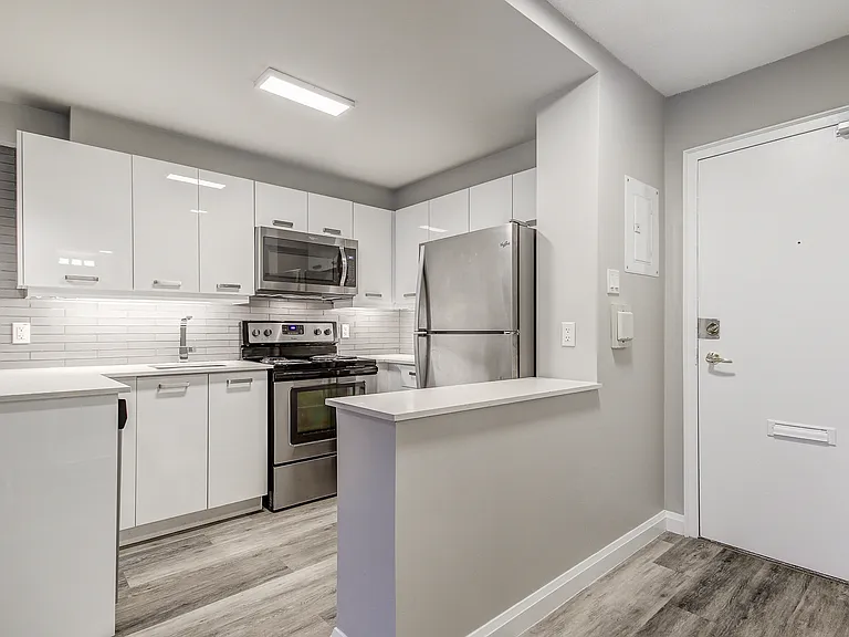 88 Erskine Ave — Photo 33