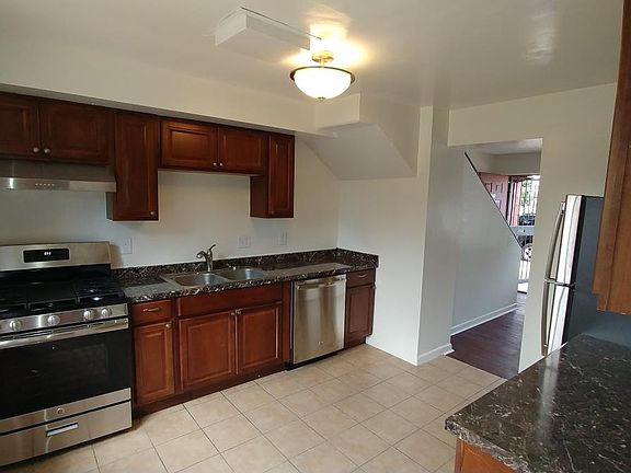 2nd image of 3319 Arapahoe St