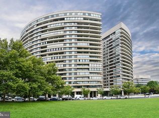 1300 Crystal Dr APT 610S, Arlington, VA
