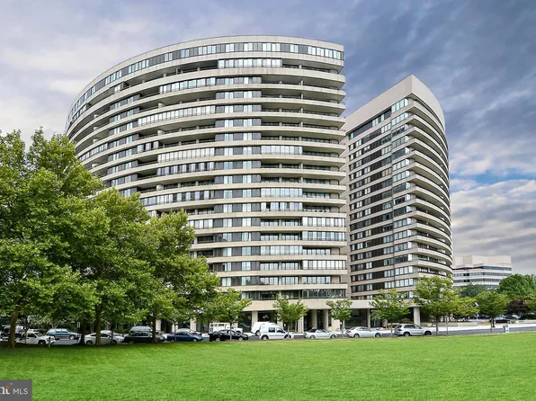 1300 Crystal Dr APT 610S, Arlington, VA 22202