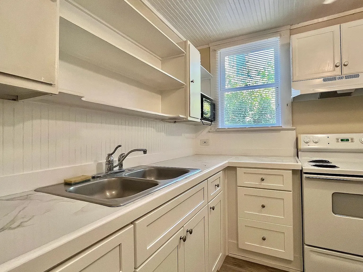 2 bed, 700 sqft, $1,400 — Photo 4