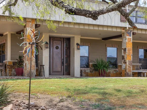 2574 Fm 2434, Weimar, TX 78962