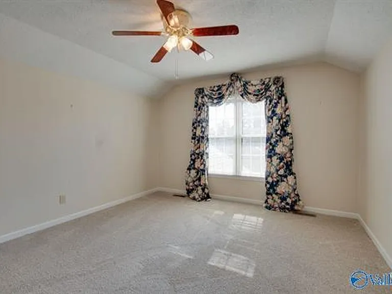 313 Kensington Ct SW — Photo 10