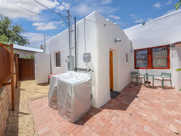 washer and dryer, outside seating nook, side yard