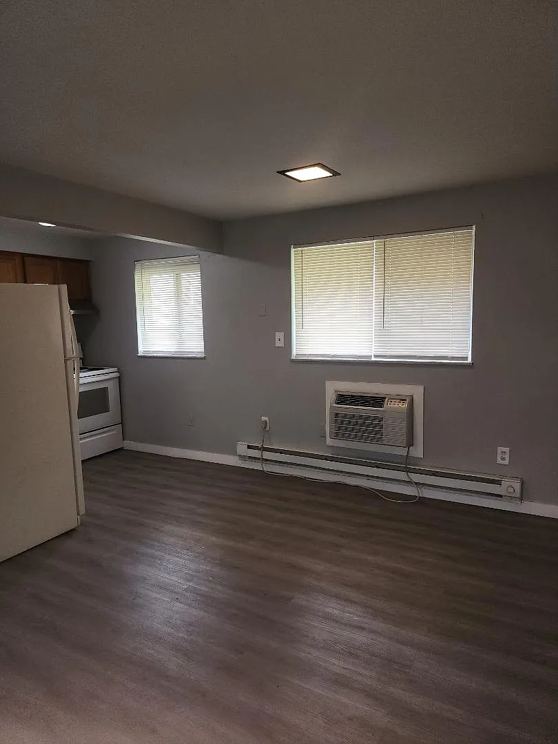 2929 Hoover Ave - 7 — Photo 2