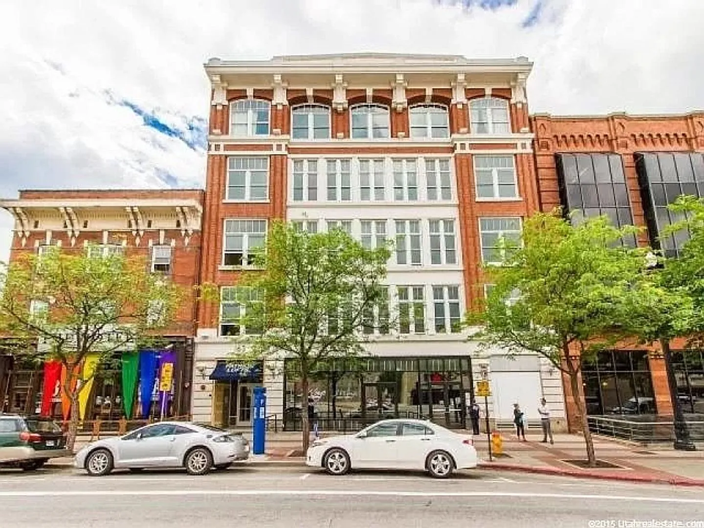 Downtown 2 Bed 1 Bath Loft Condo — Photo 1