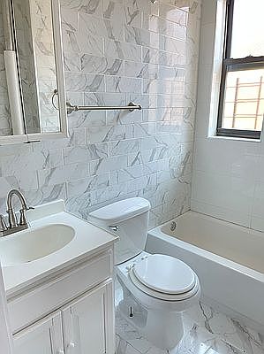 5th image of 117 Jefferson Ave APT 20