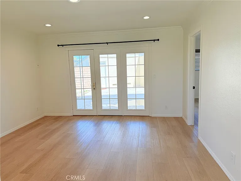 1620 Greenport Ave — Photo 2