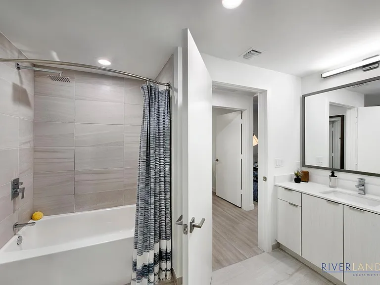 Riverland Apartments — Photo 18