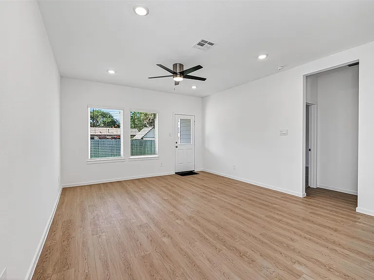 407 Robin St — Photo 10