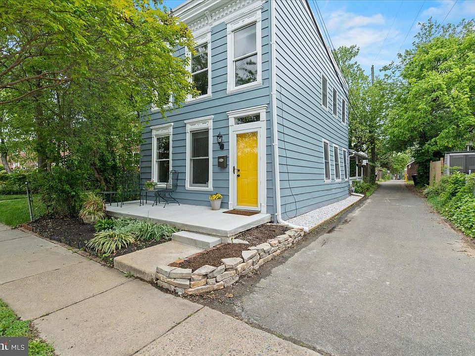 1st image of 417 Earl St