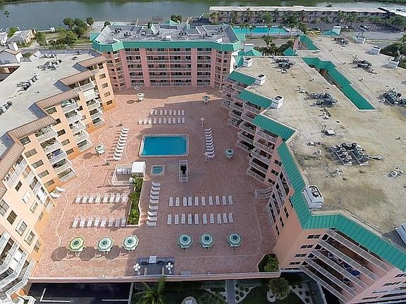 3rd image of 18400 Gulf Blvd APT 1210