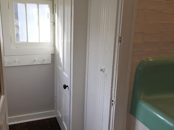 Rear Entry / Basement Door / Pantry