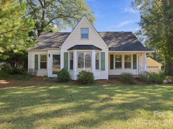 2205 Pennsylvania Ave, Kannapolis, NC 28083