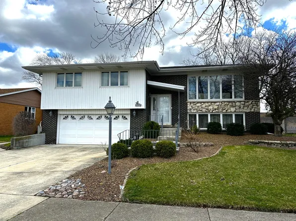 15257 Pine Dr, Oak Forest, IL 60452