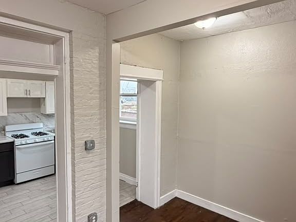 5th image of 13-15 Myrtle Ave #10