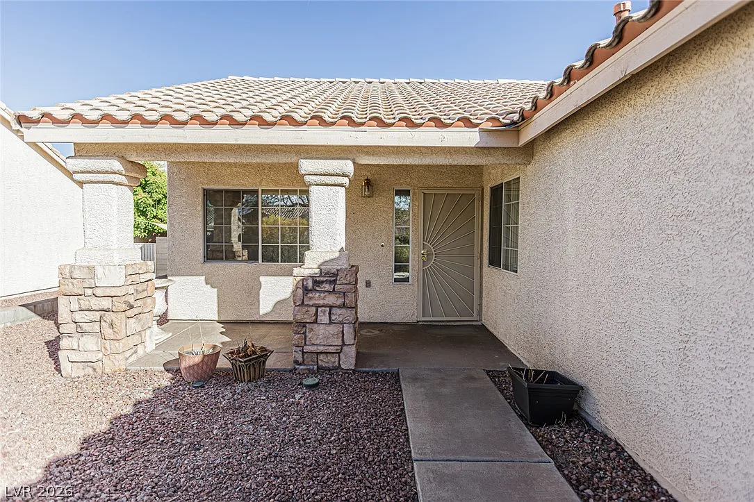 3 bed, 2.0 bath, 1422 sqft, $2,000 — Photo 4