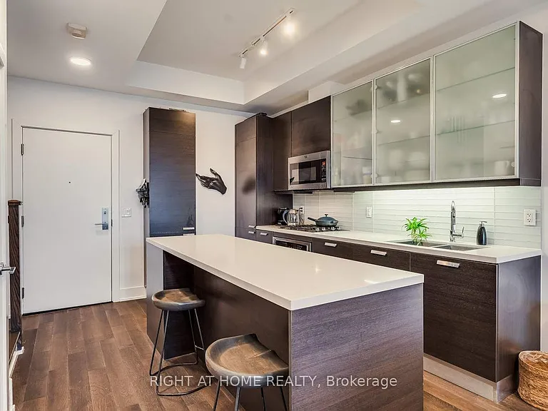 66 Kippendavie Ave #409 — Photo 3