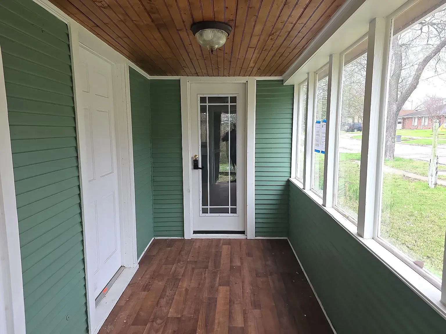 3 bed, 1100 sqft, $1,600 — Photo 2