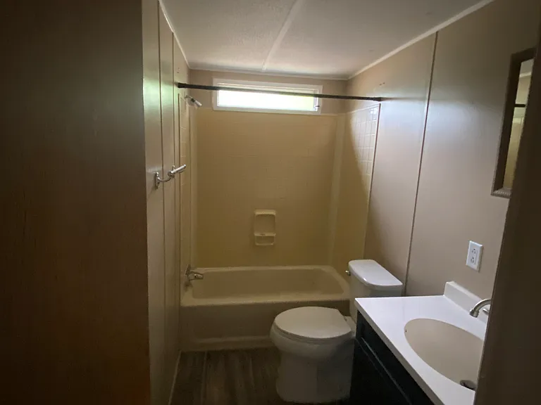 202 Live Oak Dr — Photo 4
