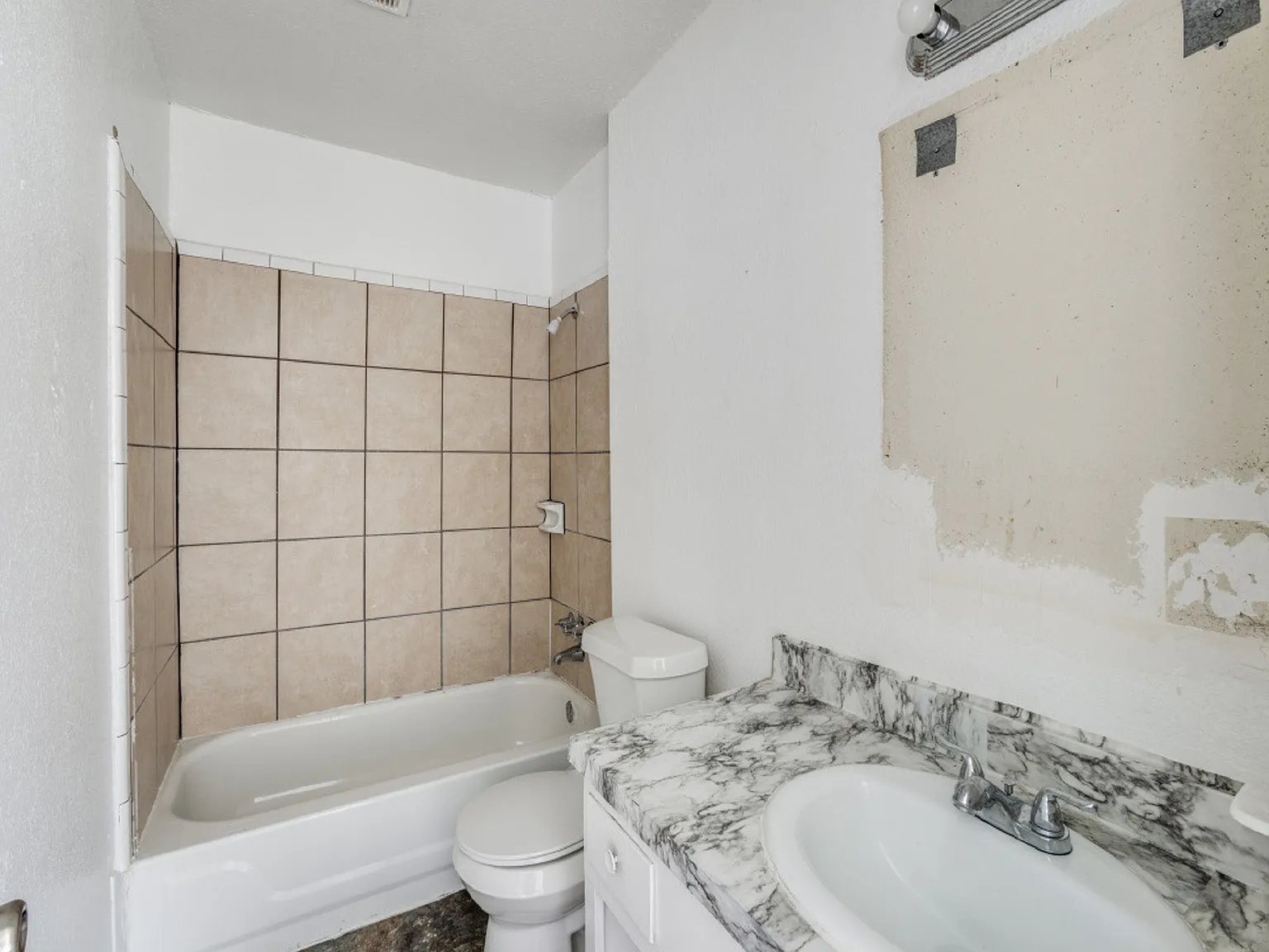Chenevert Apartments — Photo 4