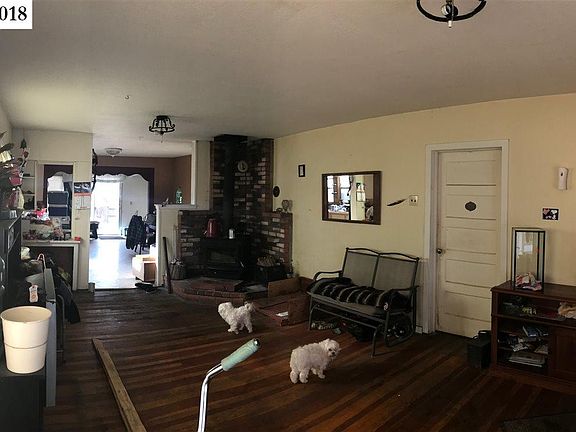 3rd image of 215 Delwood St