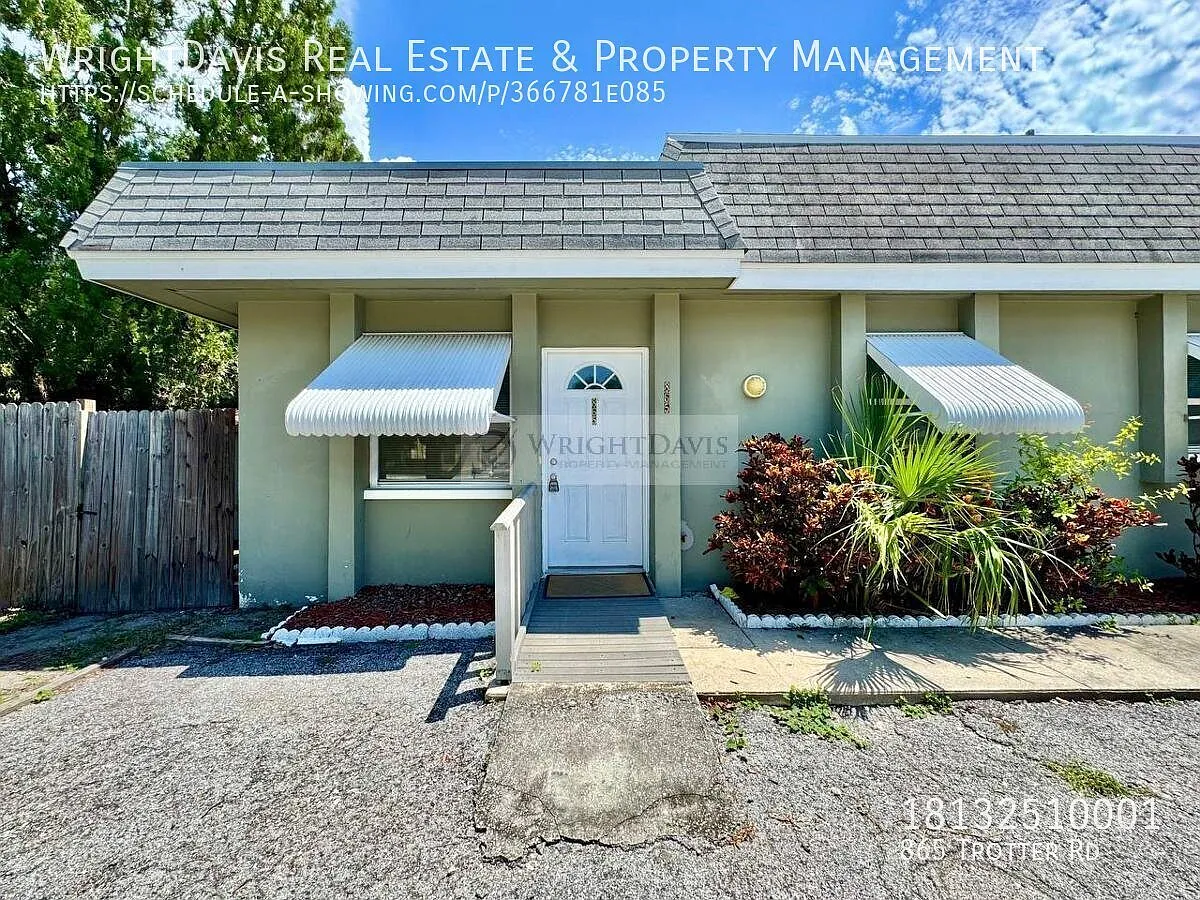 Title Cozy 1BR Duplex with Bonus Room & Private Yard — Photo 2
