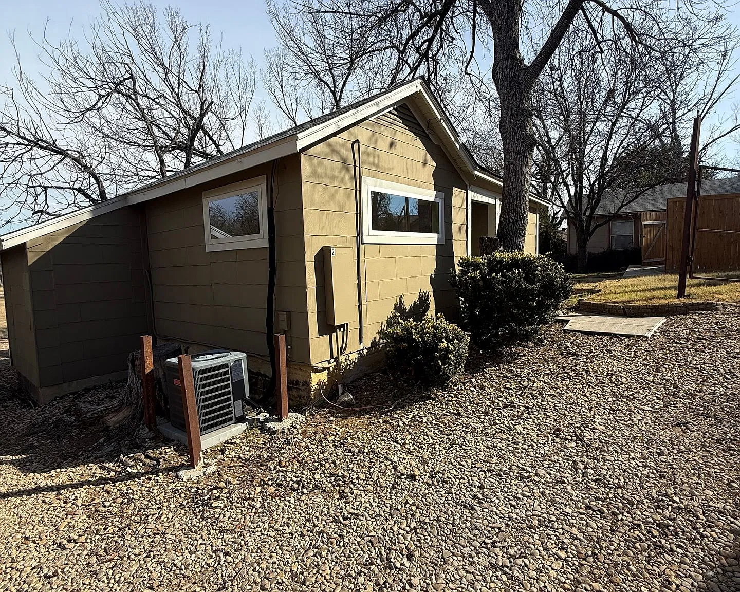 Full Brick 1 Bed 1 Bath — Photo 4