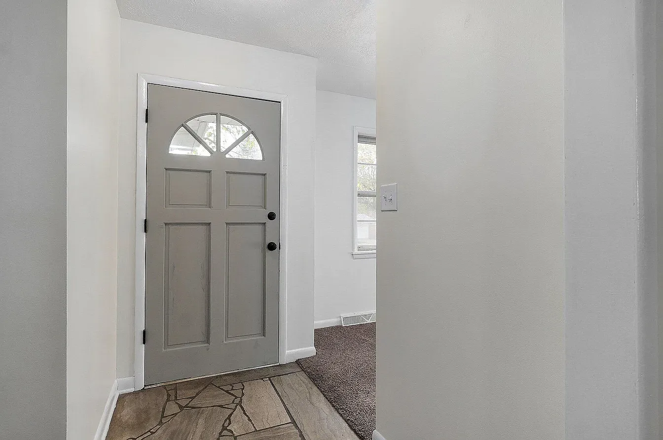3 bed, 1.5 bath, 1243 sqft, $2,100 — Photo 4