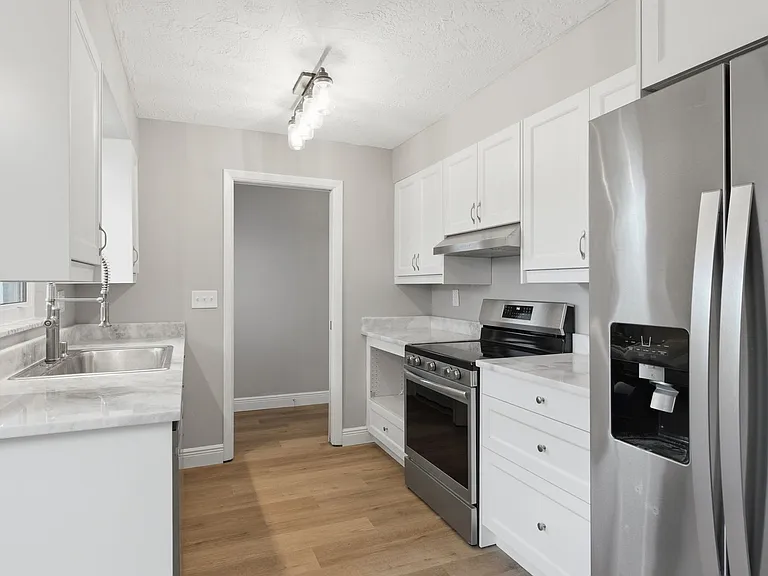 330 Scott Ct — Photo 17