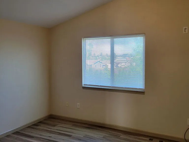 412 Alexander St NE — Photo 5