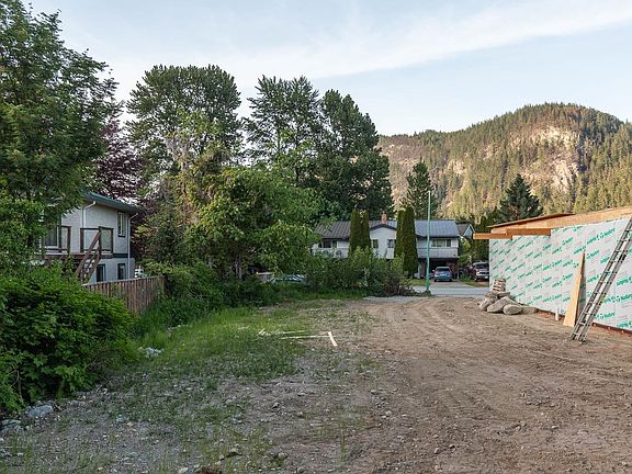 3rd image of 1583 Eagle Run Dr
