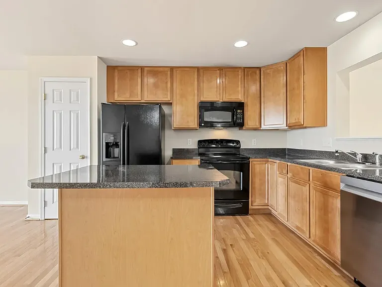 Kitchen Pic 1